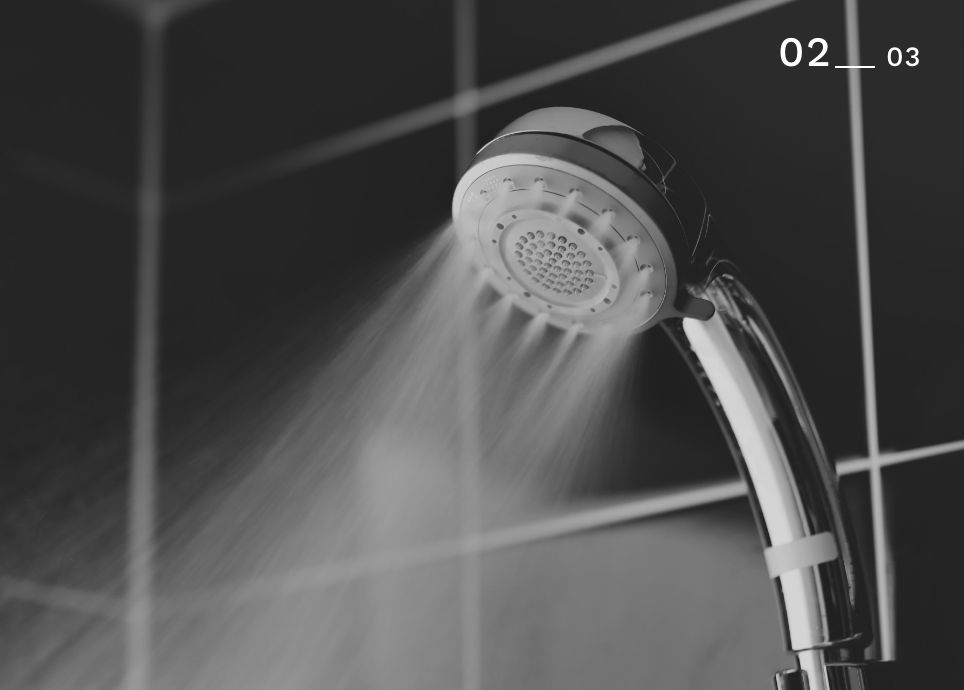 シャワーをこまめに止めたり節水型のヘッドに交換するなどして毎日のシャワー使用時間を短くしましょう。